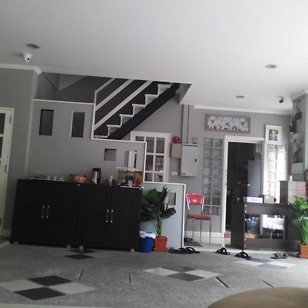 Taylor'S Guesthouse Хуахін Екстер'єр фото
